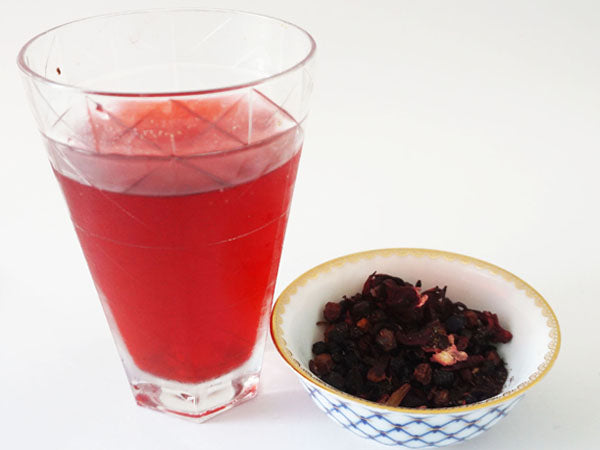 BLACK CURRANT TEA FOR YOUNGER-LOOKING SKIN