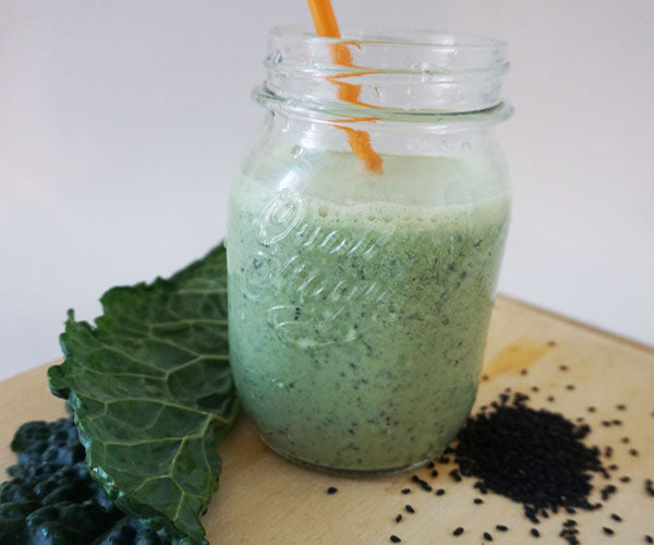 KALE, BLUEBERRY & BLACK SESAME SEEDS SMOOTHIE